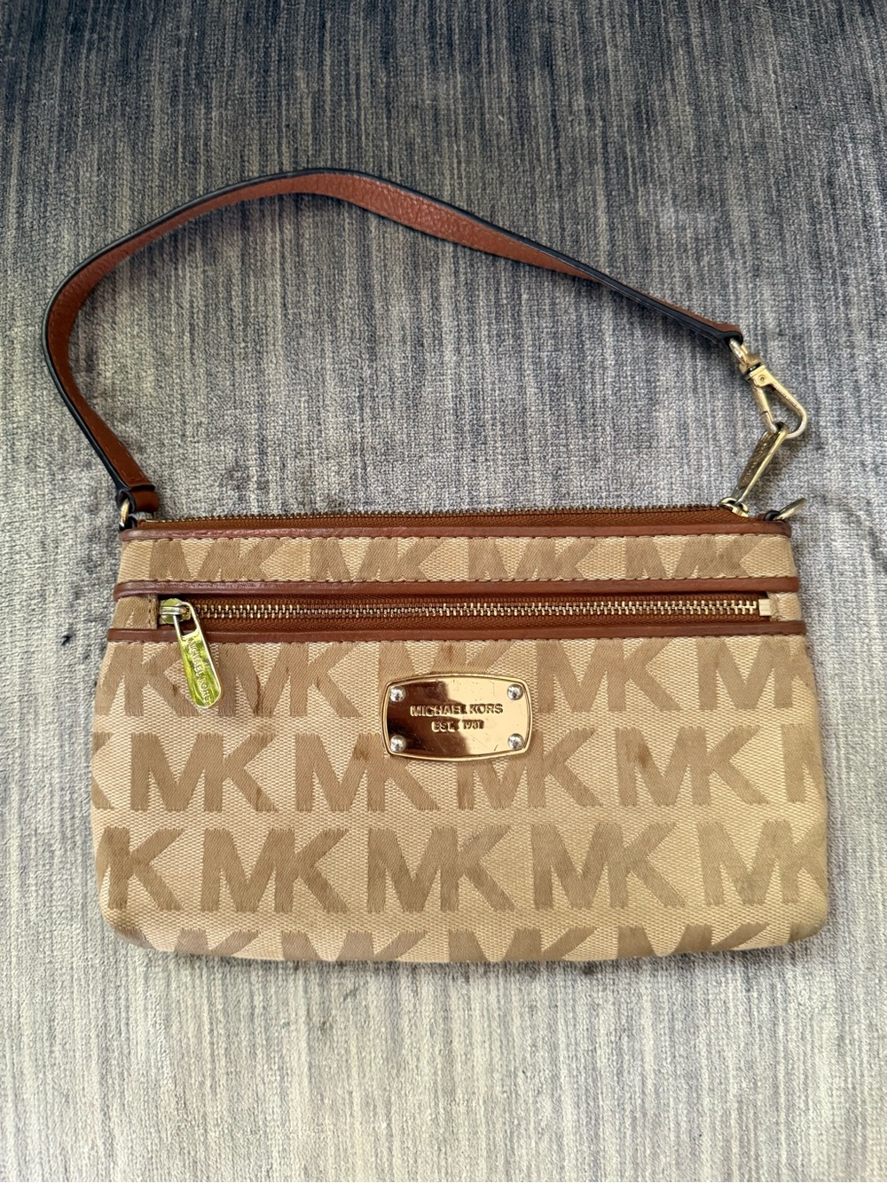 Michael Kors Jet Set Item large signature jacquard wristlet